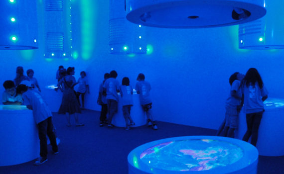 Cité-de-l'ocean-surf-Biarritz-2011-VIDEMUS-Auvione-installations-audiovisuelles-enfants