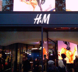 H&M-Champs-Elysees-Paris-2010-VIDEMUS-Texel-Devanture