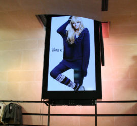 H&M-Champs-Elysees-Paris-2010-VIDEMUS-Texel-Ecran-Mobile-Jean-Nouvel