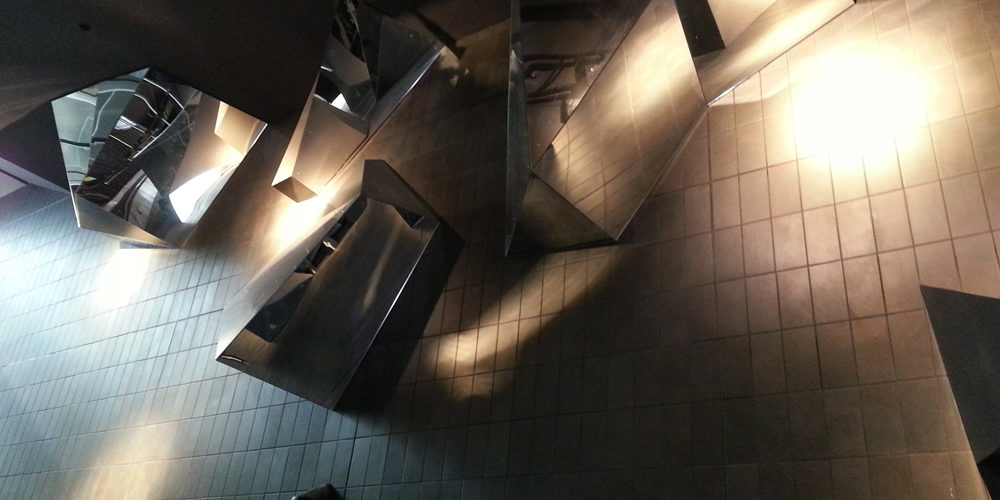 denver-airport-videomapping-watchout-videmus-forme-facettes