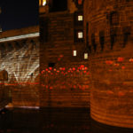 Illuminations projetées sur le Château des Ducs de Bretagne de Nantes la nuit en 2012 sylvie-sieg-pierre-negre-atelier-lumière-videmus-coquelicots-medialon