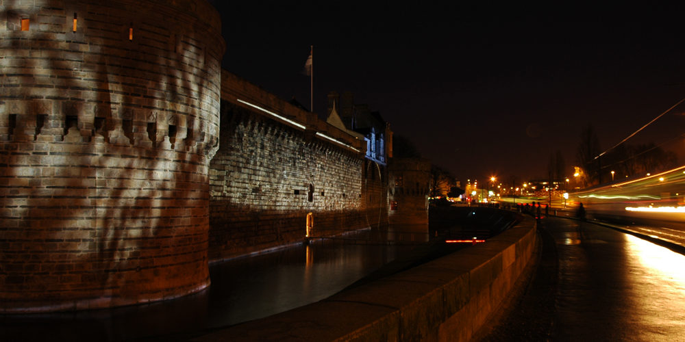 illuminations-video-mapping-chateau-des-ducs-de-bretagne-nantes-2012-sylvie-sieg-pierre-negre-atelier-lumière-videmus-serveur-pro