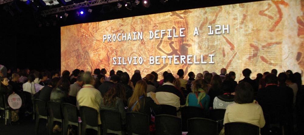 salon-du-pret-a-porter-2008-videmus-vidéo-decor-defiles-serveurs-watchout-source-dvi-digital-signage