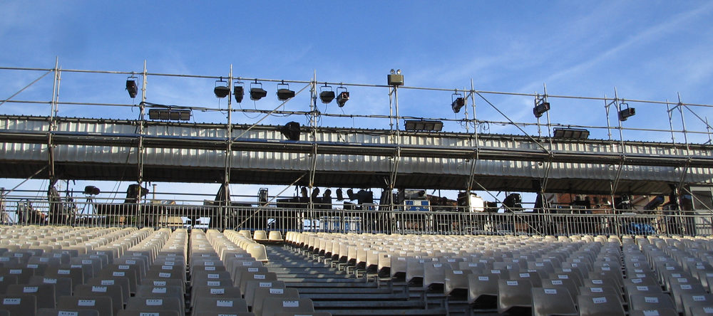 videmus-visa-pour-limage-2005-perpignan-5-serveurs-watchout-softedge-videoprojecteurs-panasonic-gradin-jour