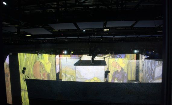 regie-exposition-immersive-serveur-FLexiT-6-VIDEMUS-video-media-server-mapping-WATCHOUT-France-HDBaseT-imagine-van-gogh-le-havre-carre-des-docks