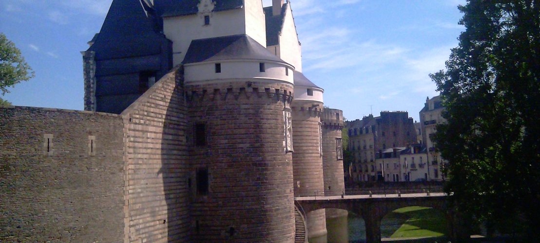 Château des Ducs de Bretagne en plein jour - côté pont (2012)